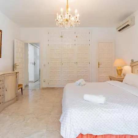 Beautiful La Caracola Heated Pool Puerto Banus Villa *