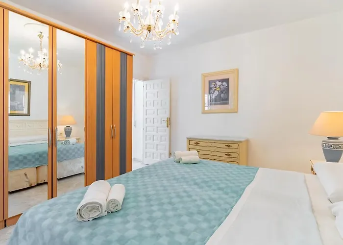 Beautiful La Caracola Heated Pool Puerto Banus