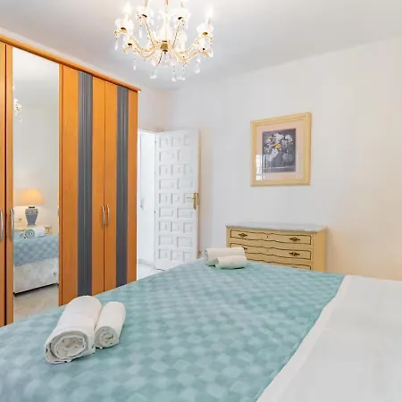 Beautiful La Caracola Heated Pool Puerto Banus