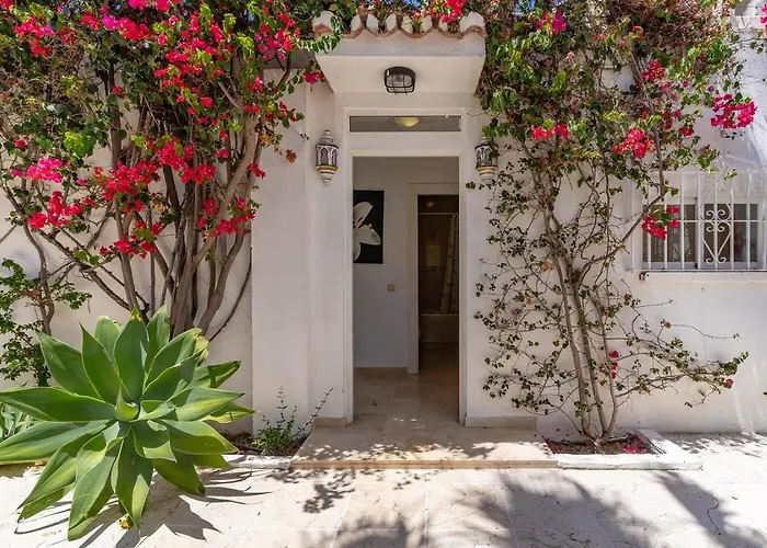 Beautiful La Caracola Heated Pool Puerto Banus Villa