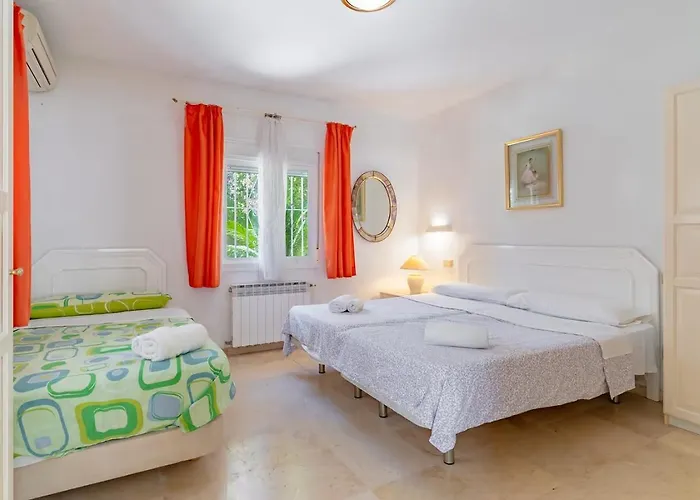 Beautiful La Caracola Heated Pool Puerto Banus Villa